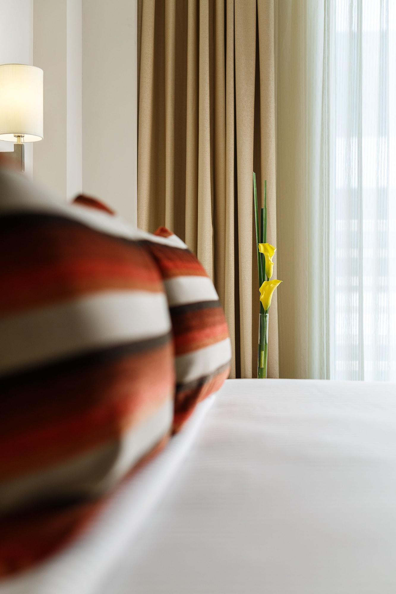 Sandal By Lemon Tree Hotel Noida