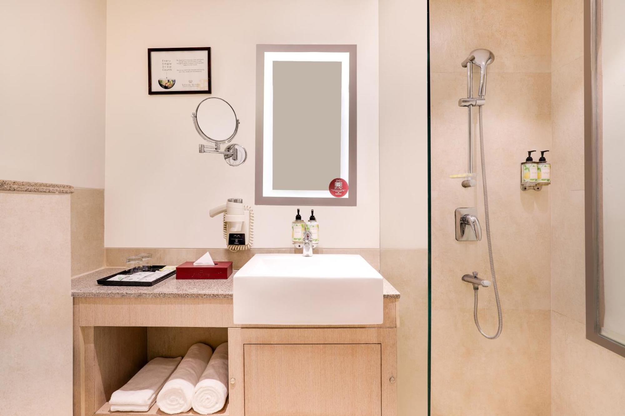 Sandal By Lemon Tree Hotel Noida