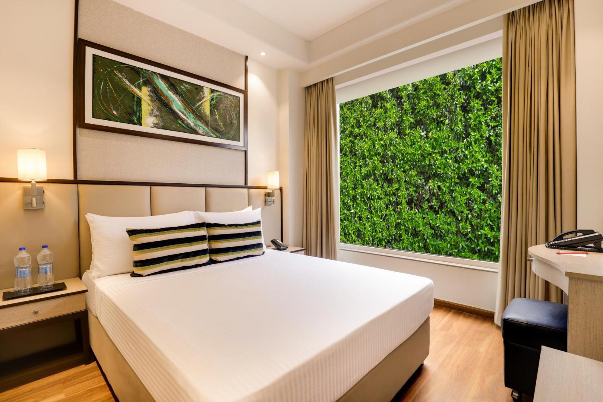 Hotel Sandal By Lemon Tree